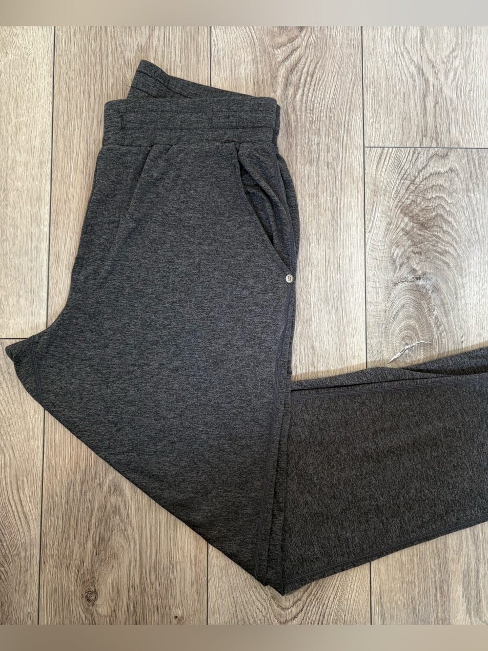 Vuori Men’s Performance Joggers Heather Gray Athletic Lounge Pants Medium